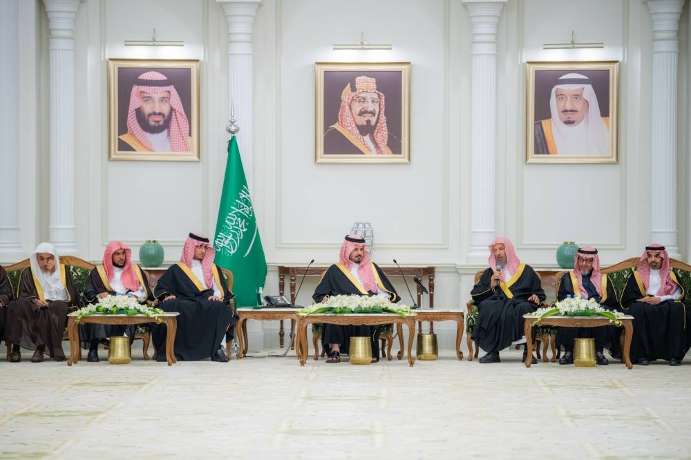 أمير المدينة يؤكد الحرص على الاعتناء بكل ما من شأنه أن يعزز مصلحة المنطقة وسكّانها وزوارها