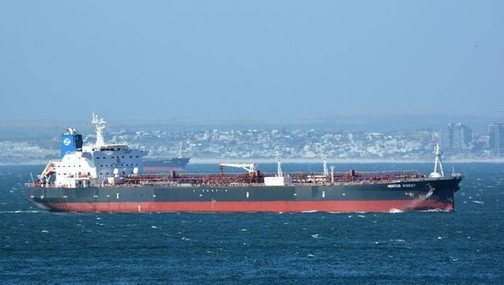 رغم إدانة مجلس الأمن للحوثي.. أنباء عن اختطاف ناقلة نفط في خليج عمان