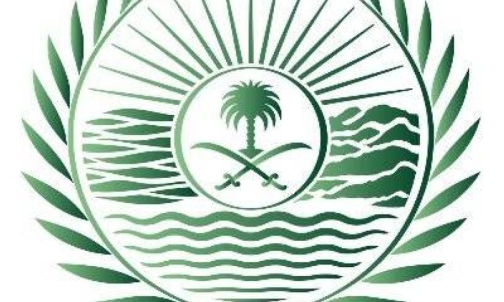 «الأمن البيئي» يضبط مخالفين لقطعهما الأشجار وتخزين الحطب