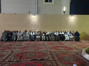 آل شكر يستقبلون المعزين في فقيدتهم