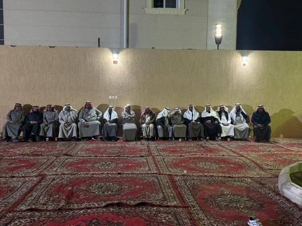 آل شكر يستقبلون المعزين في فقيدتهم