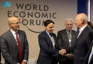 وفد المملكة في دافوس يستعرض مع قادة «المنتدى» دور المملكة البارز في مواجهة التحديات العالمية