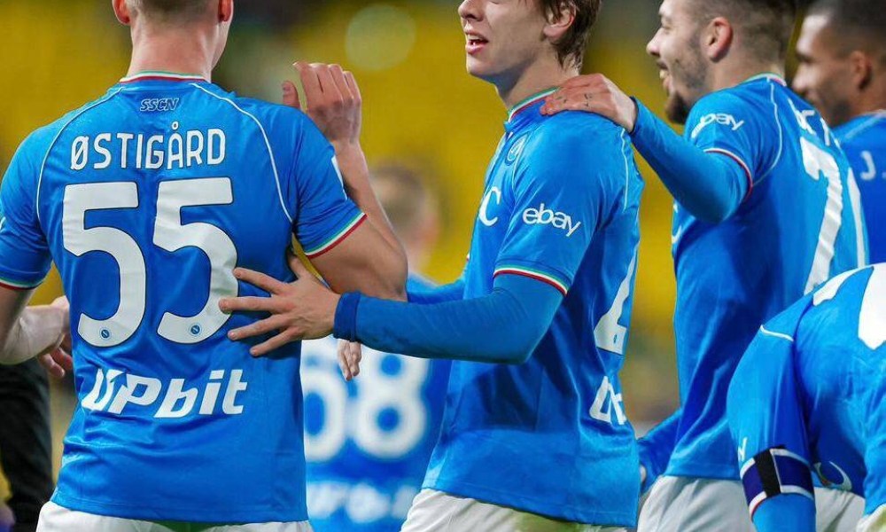 نابولي يطير لنهائي السوبر