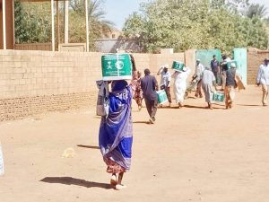 «سلمان للإغاثة» يوزع 3830 سلة غذائية في السودان