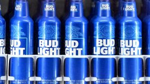 كان لدى Bud Light عام يريد أن ينساه. ماذا حدث بعد ذلك؟