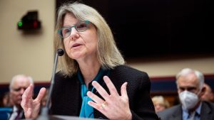 تحت الضغط، يتعهد كورنبلوث من معهد ماساتشوستس للتكنولوجيا باستخدام “كل وسيلة” لمعالجة الصراع في الحرم الجامعي