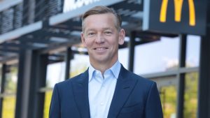 “مثبط للهمم ولا أساس له من الصحة:” الرئيس التنفيذي لشركة ماكدونالدز يرد على ردود الفعل العنيفة في الشرق الأوسط