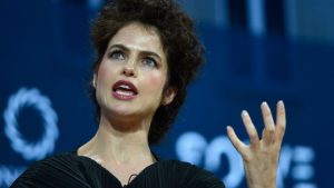 يستدعي بيل أكمان معهد ماساتشوستس للتكنولوجيا، Business Insider حيث تواجه زوجته نيري أوكسمان اتهامات بالسرقة الأدبية