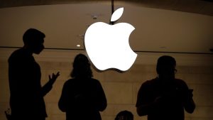 يقول الباحثون إن شركة Apple عرفت أنه يمكن التعرف على مستخدمي AirDrop وتتبعهم في وقت مبكر من عام 2019