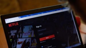Netflix تكتسب أكثر من 13 مليون مشترك في الربع الرابع