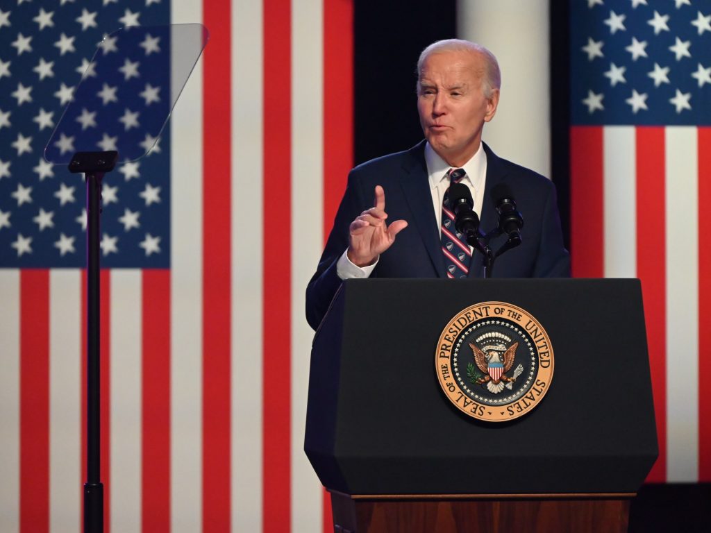 بايدن يعلن نجاح الضربات على الحوثي وسوناك يتعهد بالدفاع عن حرية الملاحة