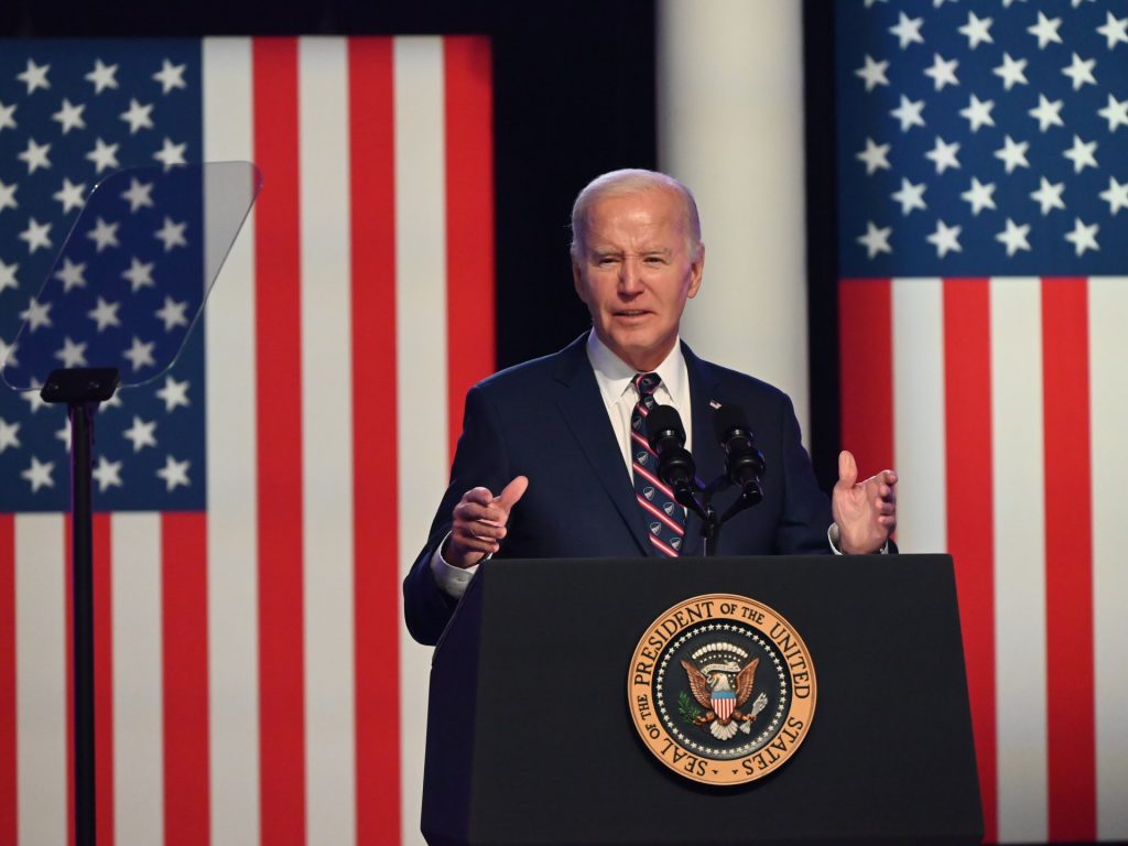 إدارة بايدن تخطط لإعادة تصنيف الحوثيين منظمة إرهابية عالمية