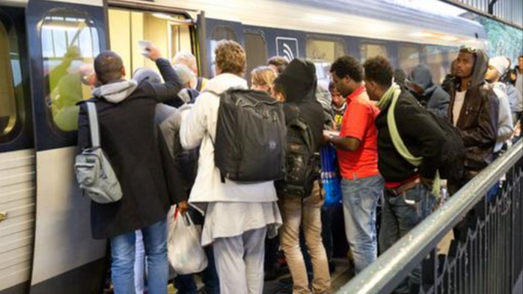 ألمانيا تشدد سياسة الهجرة وبريطانيا تسعى لإقرار قانون لترحيل اللاجئين