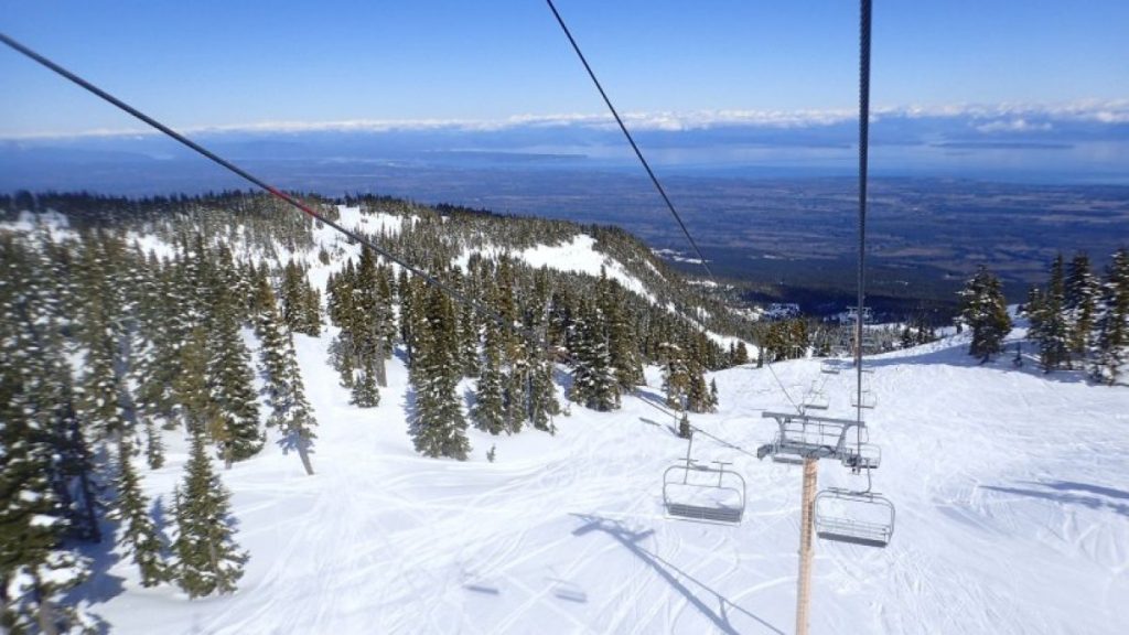 جبال كندا الثلجية.. الوجهة المثلى لعشاق التزلج