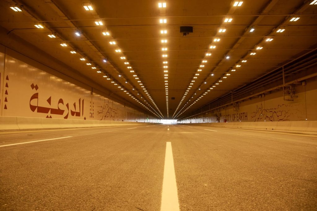 الانتهاء من أعمال البنية التحتية لنفق الدرعية بـ8 مسارات في طريق الدائري الغربي