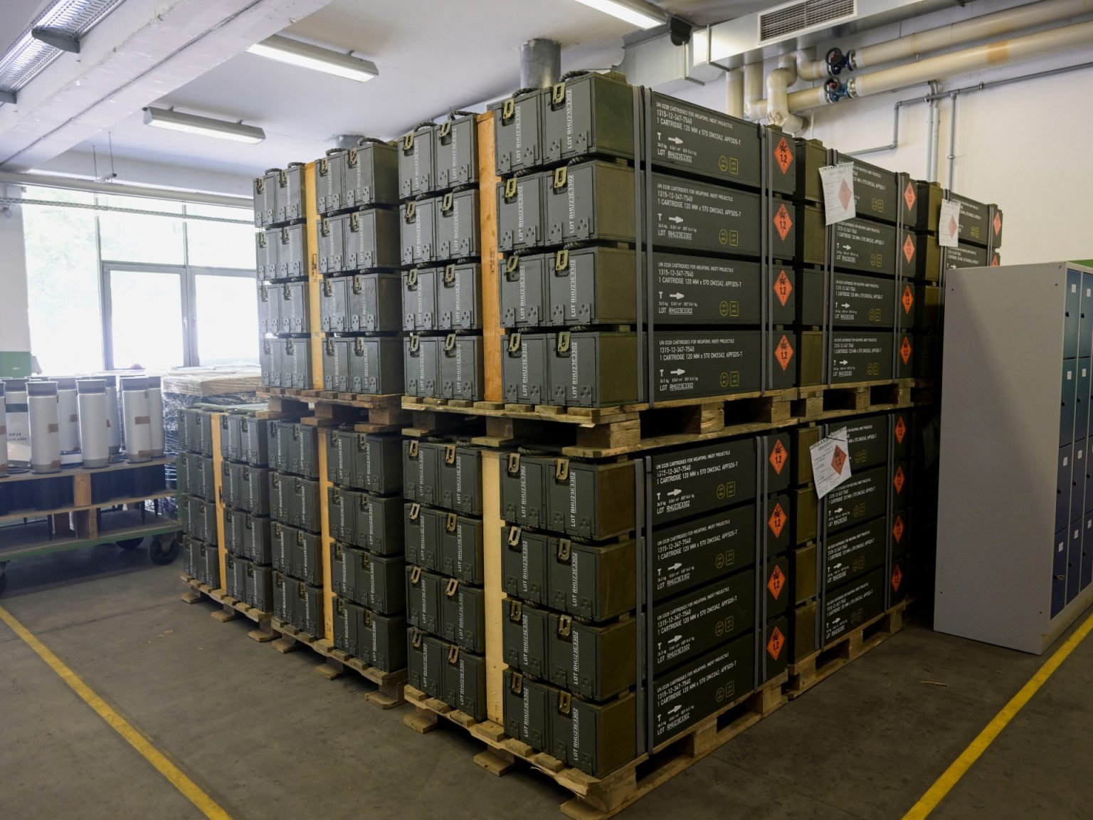 ألمانيا تدرس تسليم قذائف مدفعية لإسرائيل