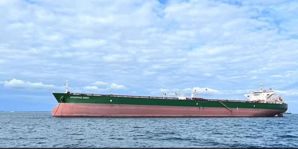 إيران تعلن احتجاز “ناقلة نفط أميركية” في بحر عمان