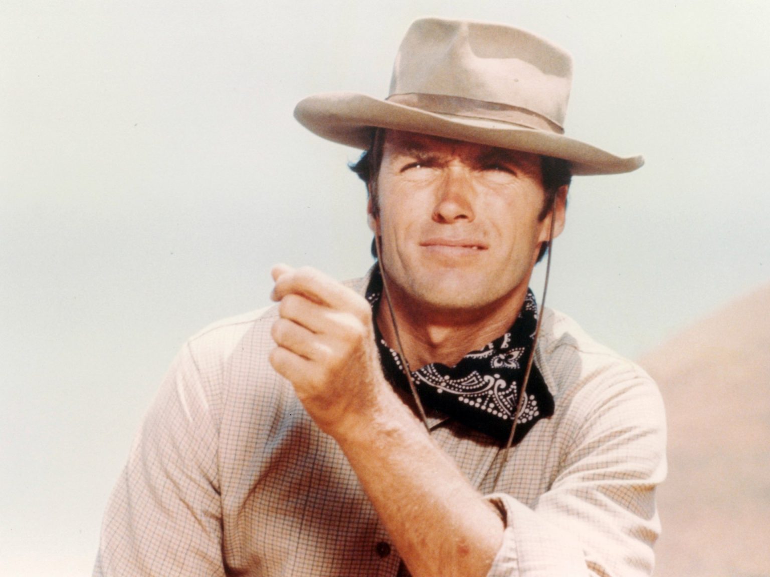 بعد 100 فيلم بين التمثيل والإخراج .. كلينت ايستوود يقرر الرحيل