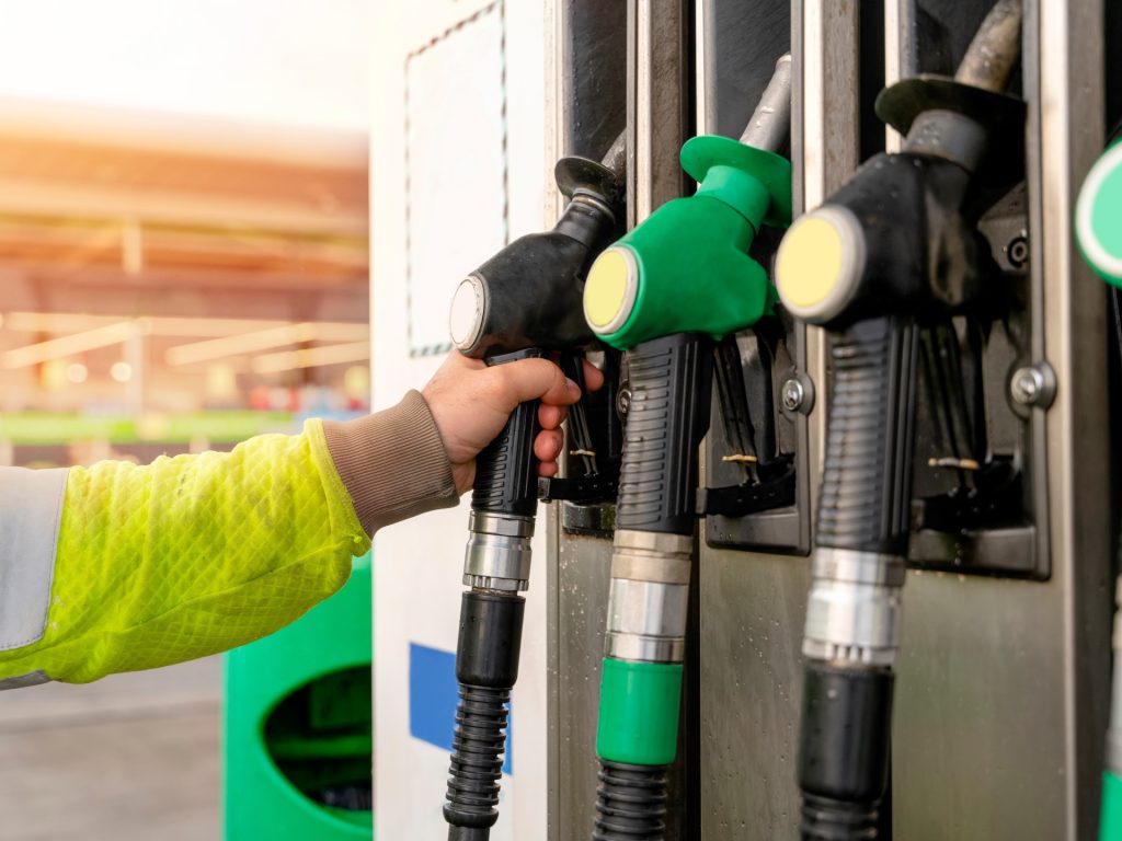 هل ترفع حكومة الدبيبة الدعم عن الوقود في ليبيا؟