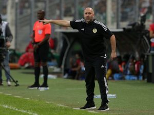 يستضيف مباريات الجزائر بكأس أفريقيا.. “كاف” يمنع بلماضي من زيارة ملعب “السلام”