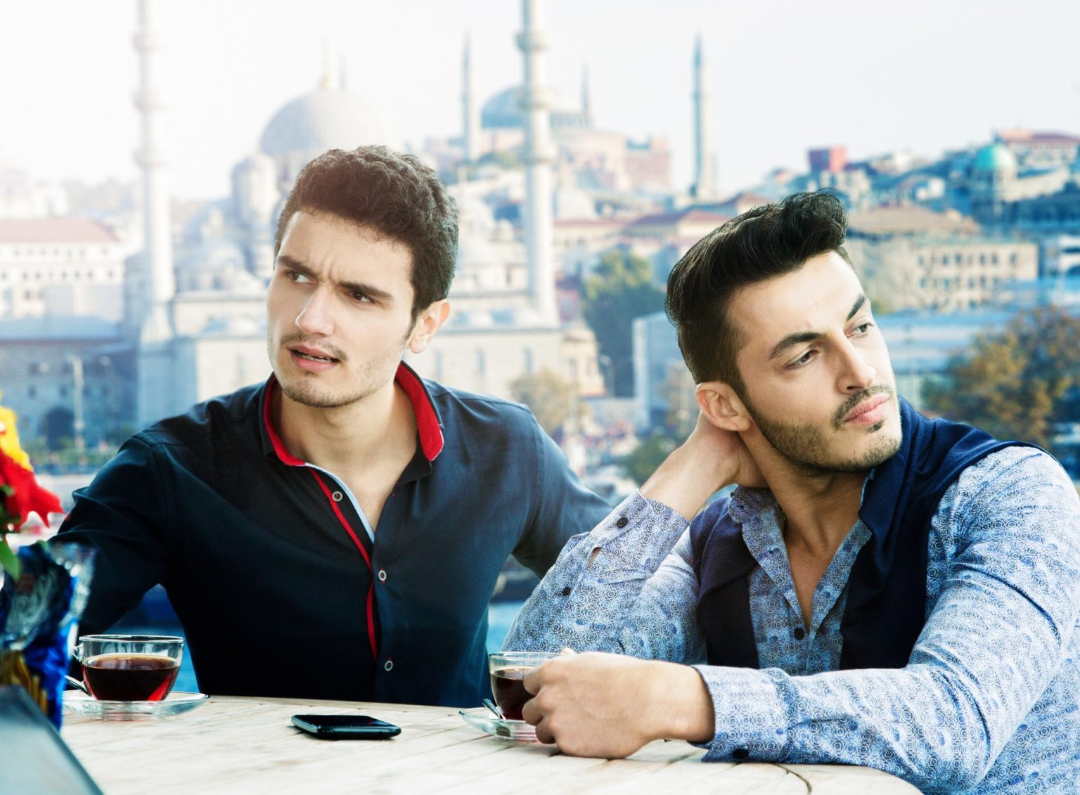 هل تكره أن يكون لأصدقائك أصدقاء آخرون؟