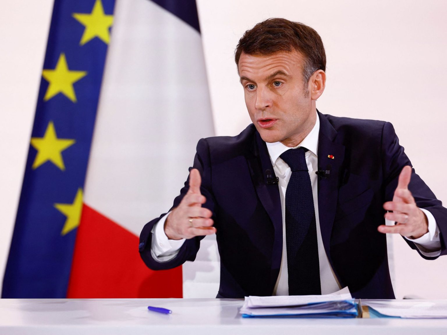 ماكرون: قررنا “عدم الانضمام” إلى الضربات ضد الحوثيين