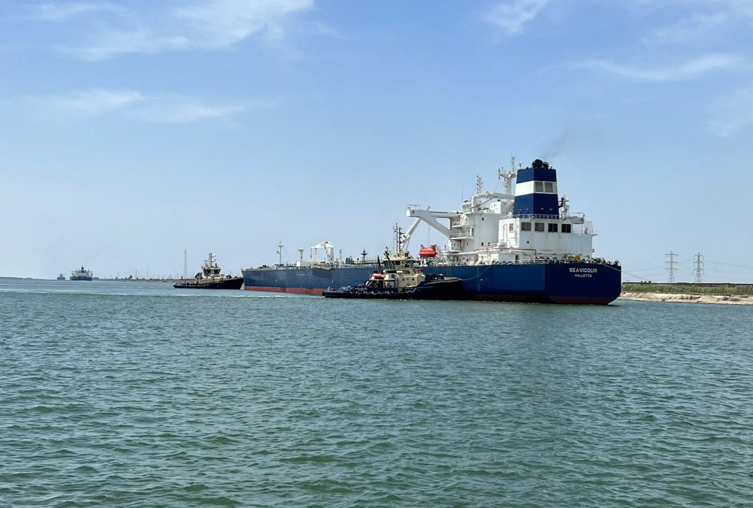 التوتر في البحر الأحمر يضرب حركة السفن عبر قناة السويس