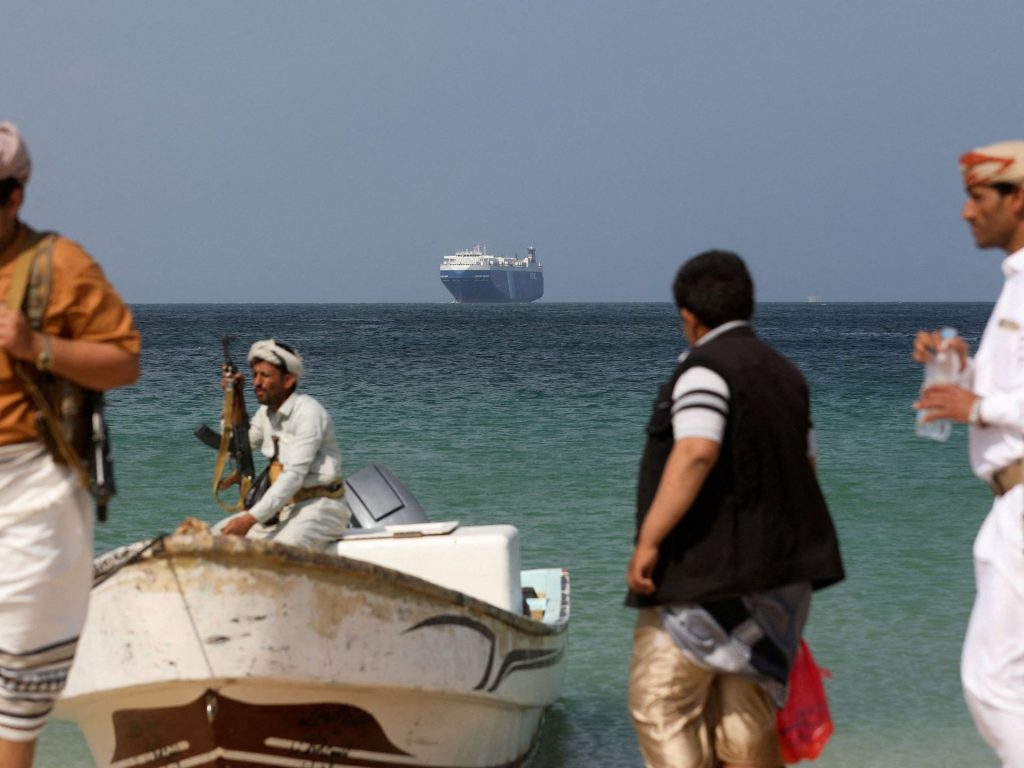 انفجار زورق مسير للحوثيين في البحر الأحمر