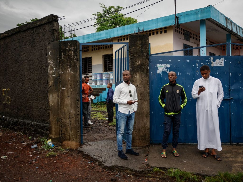 جزر القمر تصوت بانتخابات الرئاسة مع ترشح عثماني لولاية ثالثة أمام معارضة مقسمة