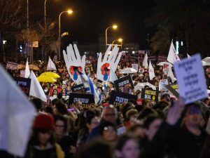 عائلات الأسرى الإسرائيليين بغزة تهاجم نتنياهو عقب تسريب انتقاده قطر