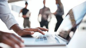 توصلت دراسة لمعهد ماساتشوستس للتكنولوجيا إلى أننا قد لا نفقد وظائفنا لصالح الروبوتات بهذه السرعة