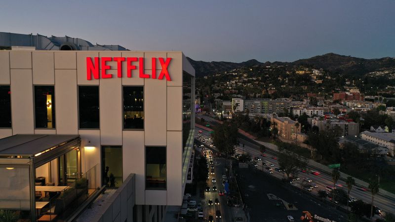 Netflix هي خدمة البث المهيمنة. فلماذا تغير نموذجها؟