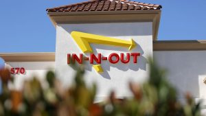 لم يقم In-N-Out بإغلاق أي موقع حتى الآن. ويشير إلى الجريمة باعتبارها المشكلة