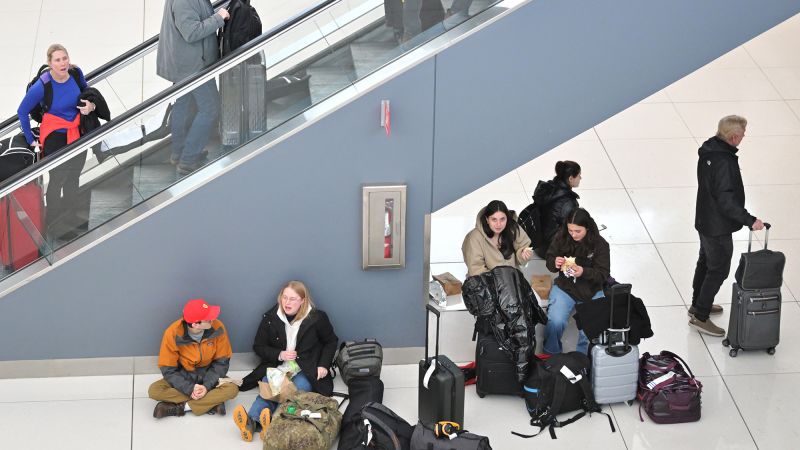 شركات الطيران الأمريكية تلغي أكثر من 1700 رحلة جوية اليوم