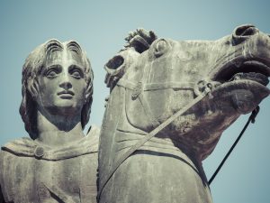 مؤرخ فرنسي يقارن مأساة غزة بتدمير الإسكندر الأكبر لها قبل 2000 عام