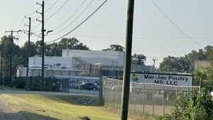 تم فرض غرامة قدرها 212.646 دولارًا أمريكيًا على معالج الدواجن بعد مقتل العامل الثاني، وهو مراهق، على يد الآلة