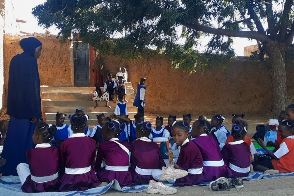 رغم مآسي الحرب.. المدارس المنزلية بدارفور ملاذ السودانيين