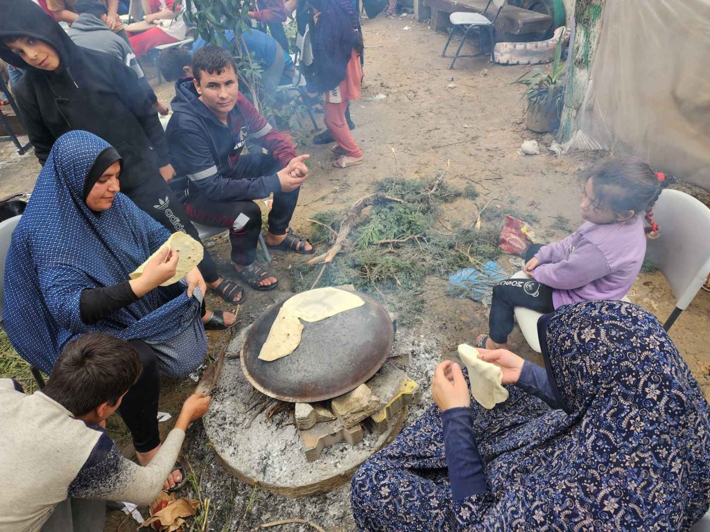 شبح الجوع يطارد النازحين في غزة في الشهر الرابع لحرب إسرائيل