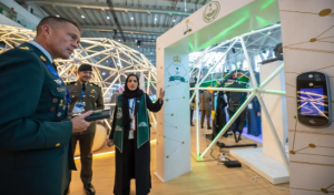 الجوازات تستعرض نموذج الممر الذكي في المنافذ الدولية بمعرض الدفاع العالمي