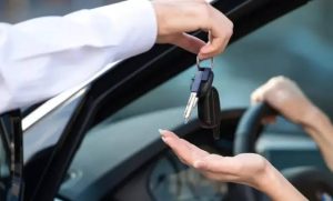 هل يمكن نقل ملكية المركبة لمستفيد عمره أقل من 18 عامًا؟.. «المرور» تجيب