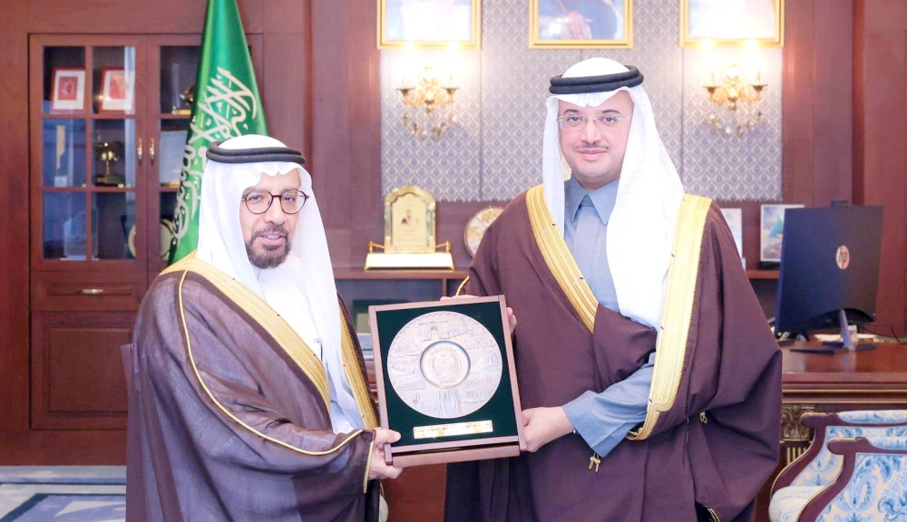 محافظ الأحساء يكرّم رئيس جامعة الملك فيصل بمناسبة انتهاء فترة عمله