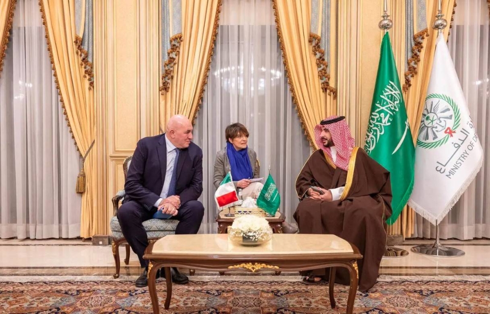 خالد بن سلمان ووزير الدفاع الإيطالي يستعرضان الشراكة الدفاعية والصناعات العسكرية