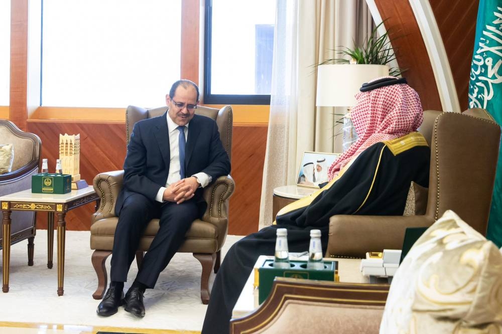أمير المنطقة الشرقية يستقبل سفير الأردن لدى المملكة