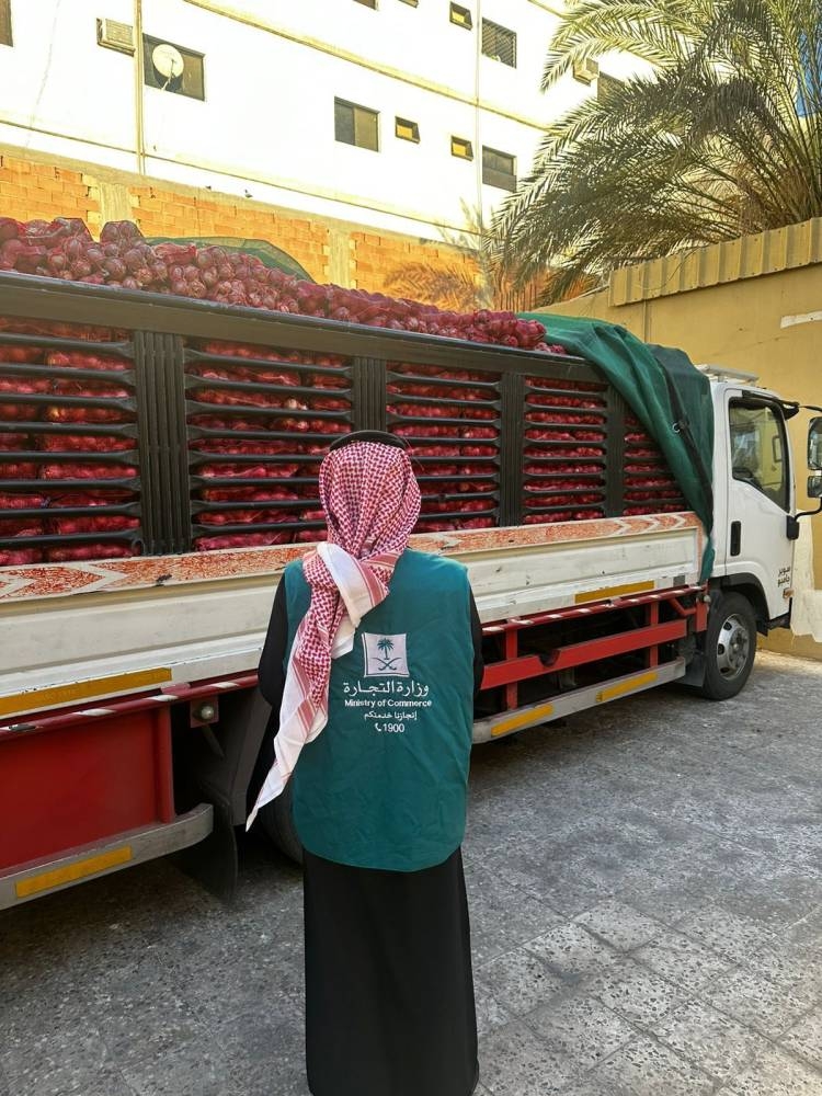 «التجارة»: ضبط عمالة مخالفة خبأت 3 أطنان بصل.. وإعادة ضخها في الأسواق