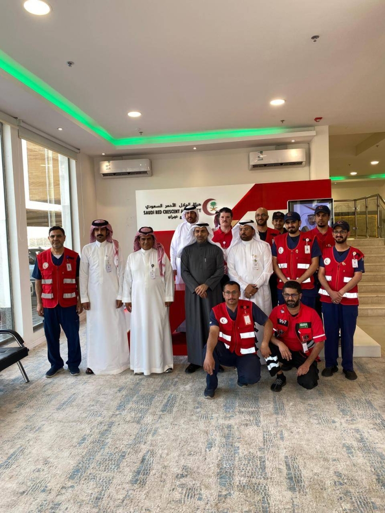 وزير الصحة يزور فرع الهلال الأحمر بنجران