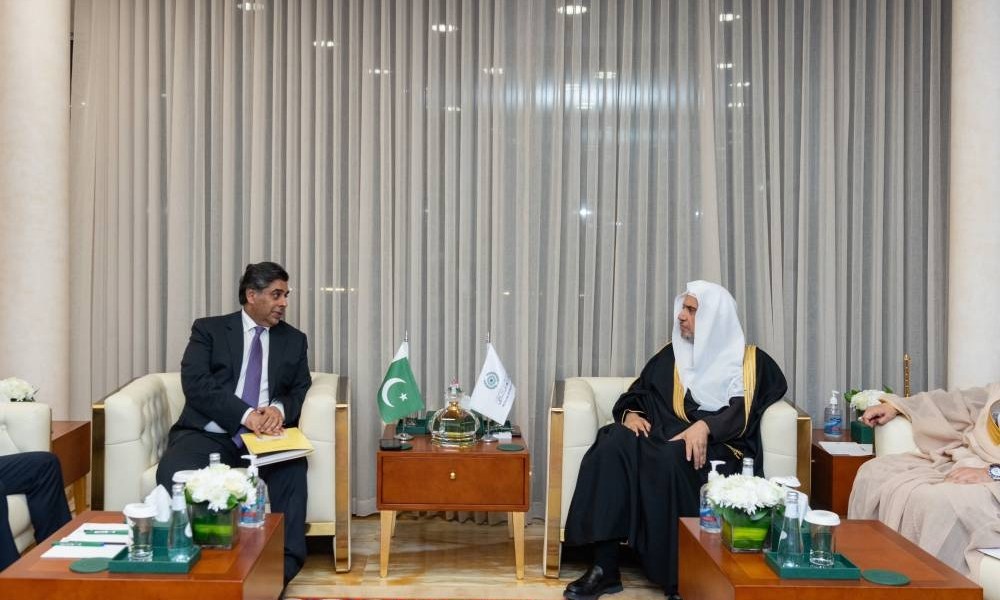 العيسى يلتقي وفد الكونجرس الأمريكي ووزير التجارة والصناعة الباكستاني