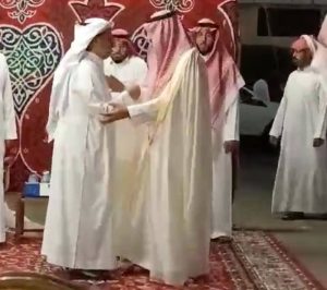 الأمير مشعل بن ماجد يعزي الرابغي في وفاة زوجته