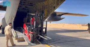 وصول الطائرتين الإغاثيتين السعوديتين الـ 39 والـ 40 لمدينة العريش بمصر