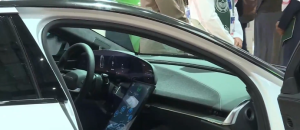 الداخلية تستعرض مركبة أمنية مزودة بالذكاء الاصطناعي في معرض الدفاع العالمي