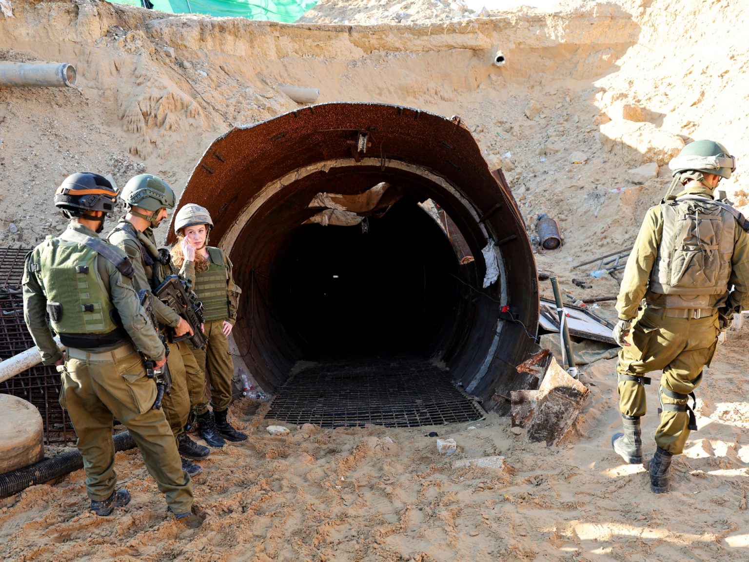 كيف تعمد الجيش الإسرائيلي قتل عناصر من حماس وأسراه بالغازات في أنفاق غزة؟